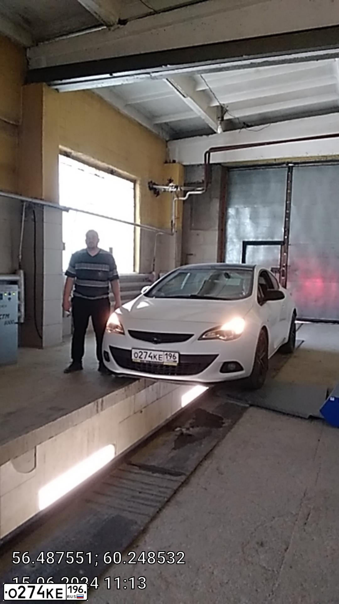 Фото автомобиля OPEL ASTRA GTC, 2012 — госномер Х371ЕТ196