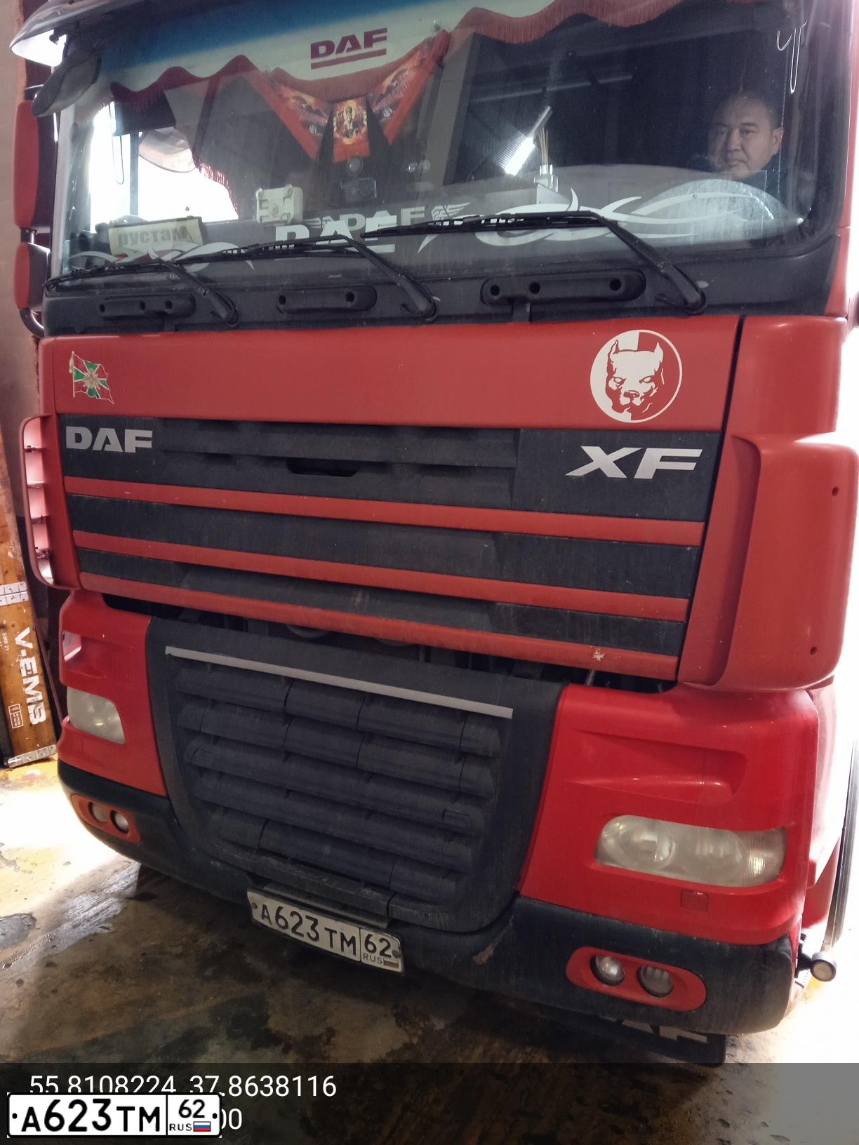 Фото автомобиля DAF XF 105 FT /4X2/, 2012 — госномер К587УР161. Цвет: КРАСНЫЙ