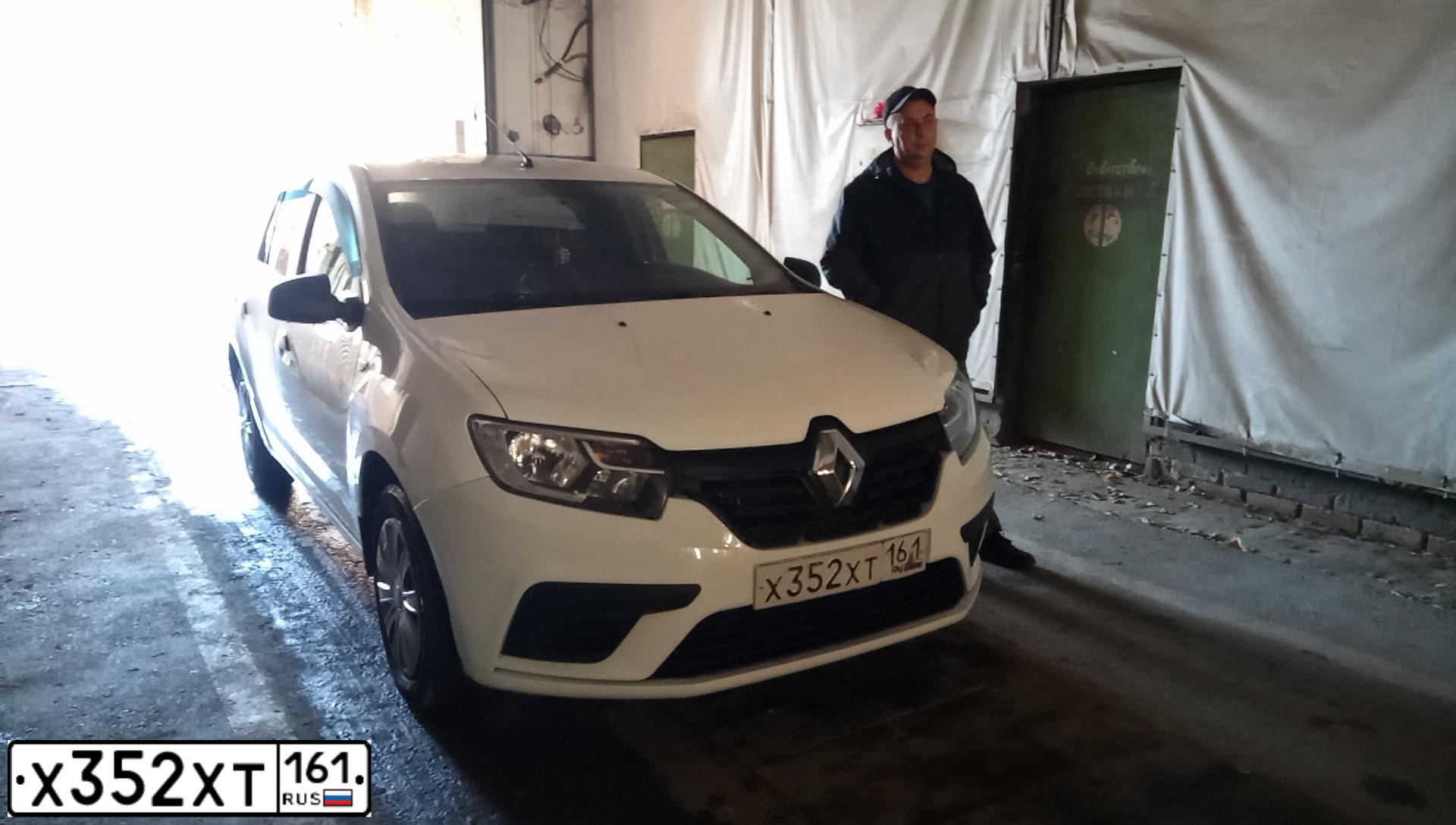 Фото автомобиля RENAULT LOGAN, 2018 — госномер Х352ХТ161. Цвет: Белый