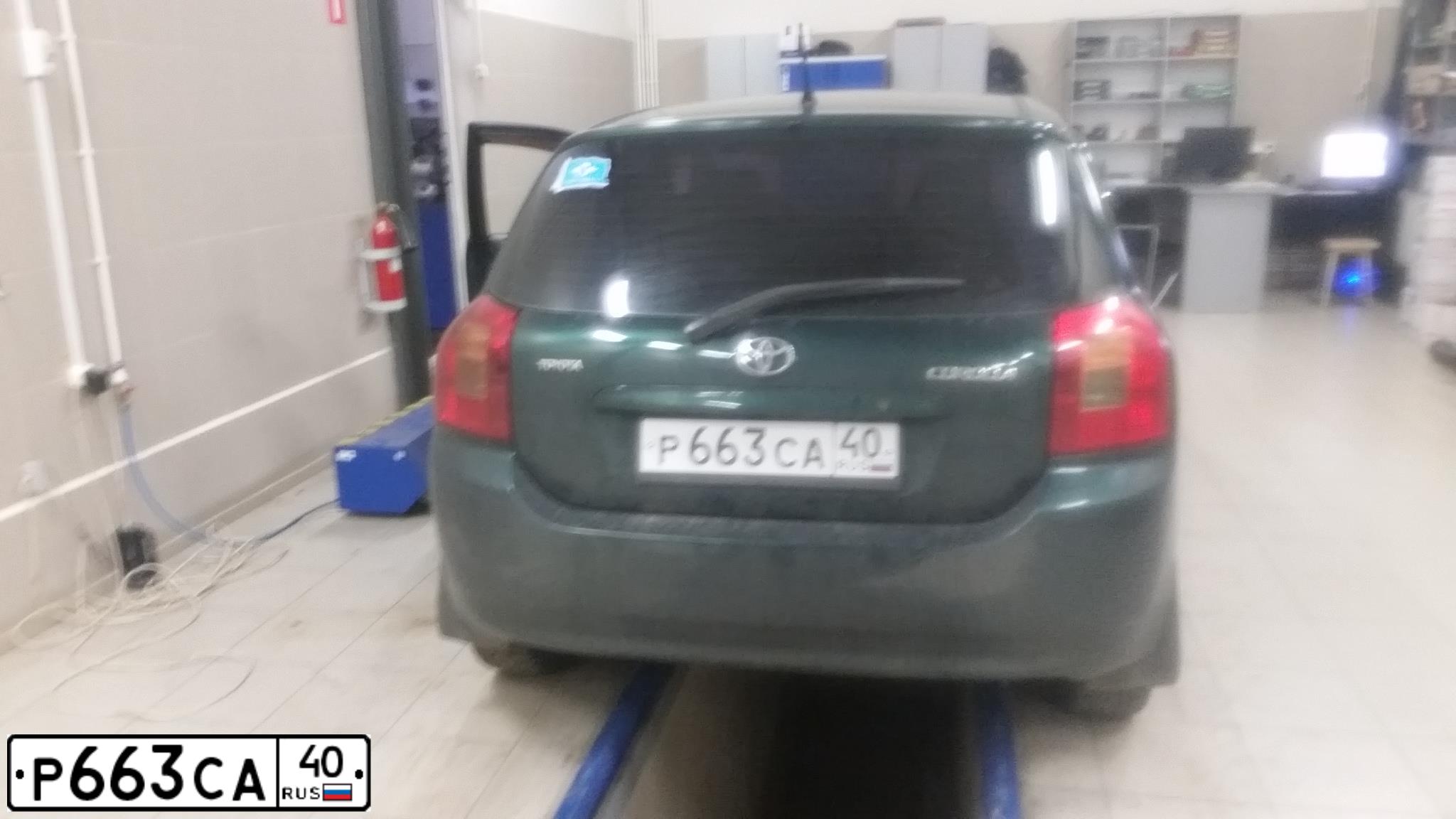 Фото автомобиля TOYOTA COROLLA, 2002 — госномер Р663СА40. Цвет: ЗЕЛЕНЫЙ