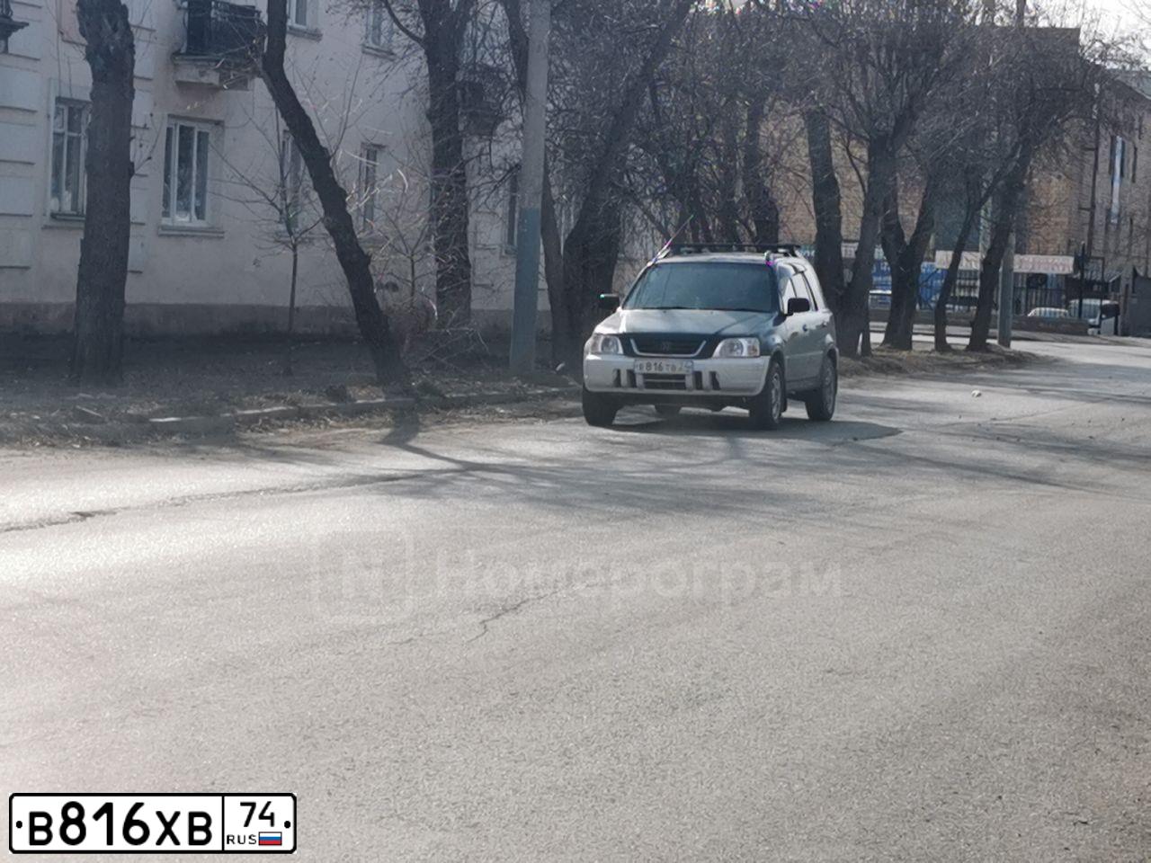 Фото автомобиля DODGE CALIBER, 2006 — госномер М837НС186. Цвет: Серо-Синий