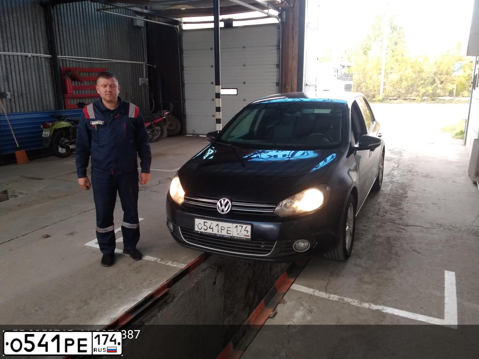 Фото автомобиля VOLKSWAGEN GOLF, 2011 — госномер В183ВУ774. Цвет: Темно-синий