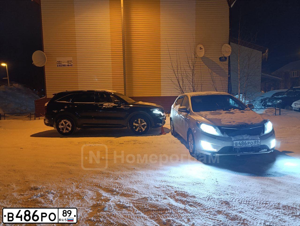 Фото автомобиля KIA RIO, 2013 — госномер В486РО89. Цвет: БЕЖЕВЫЙ