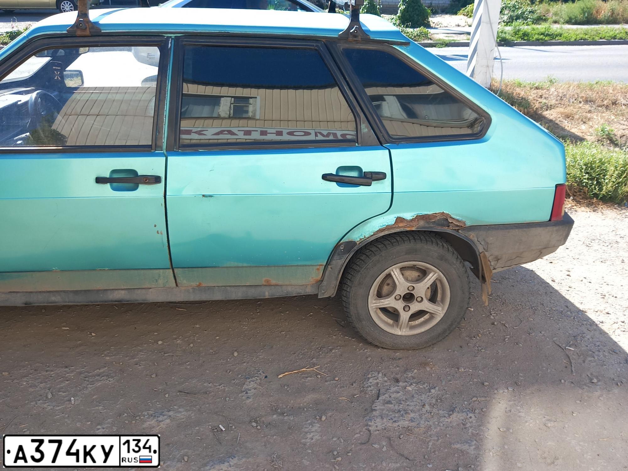 Фото автомобиля LADA 2109 SAMARA, 1999 — госномер А374КУ134. Цвет: Серебристо-зелено-голубой