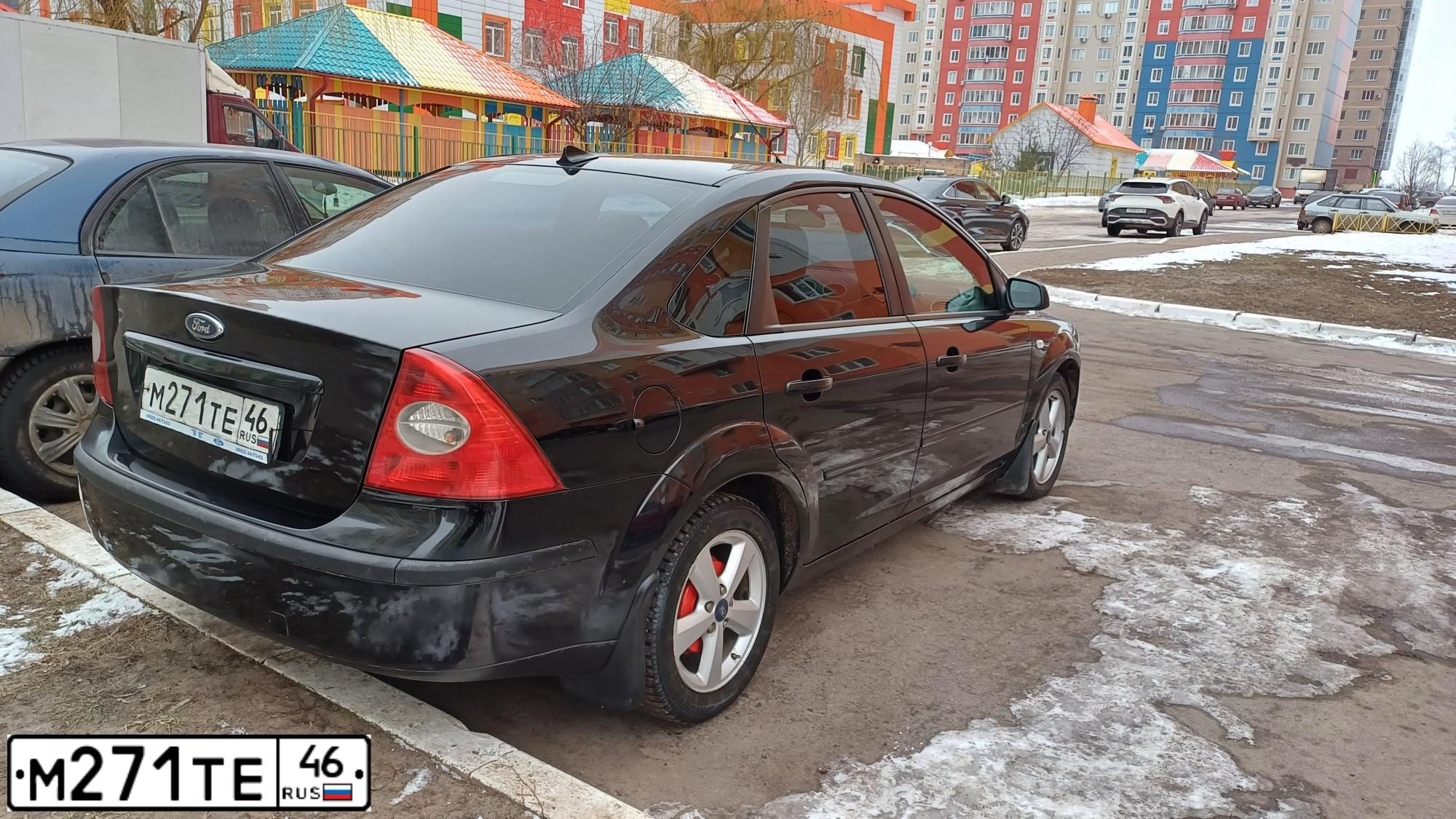 Фото автомобиля FORD FOCUS, 2006 — госномер М271ТЕ46. Цвет: ЧЕРНЫЙ