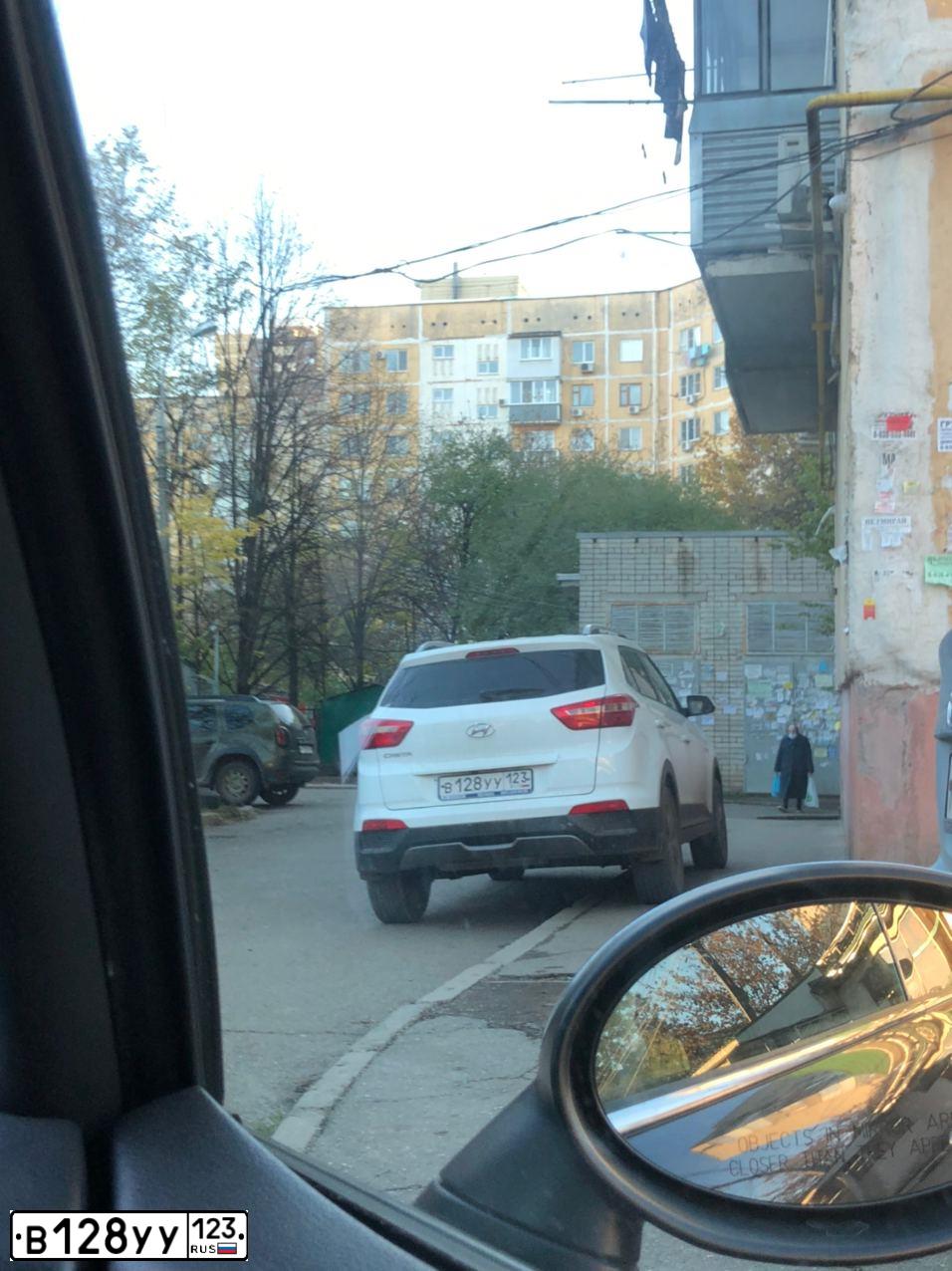 Фото автомобиля HYUNDAI CRETA, 2018 — госномер В128УУ123. Цвет: БЕЛЫЙ