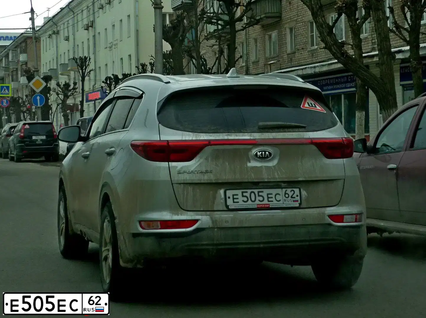 Фото автомобиля KIA SPORTAGE, 2012 — госномер Е505ЕС62. Цвет: ПЕРЛАМ.-СЕРЕБРИСТЫЙ