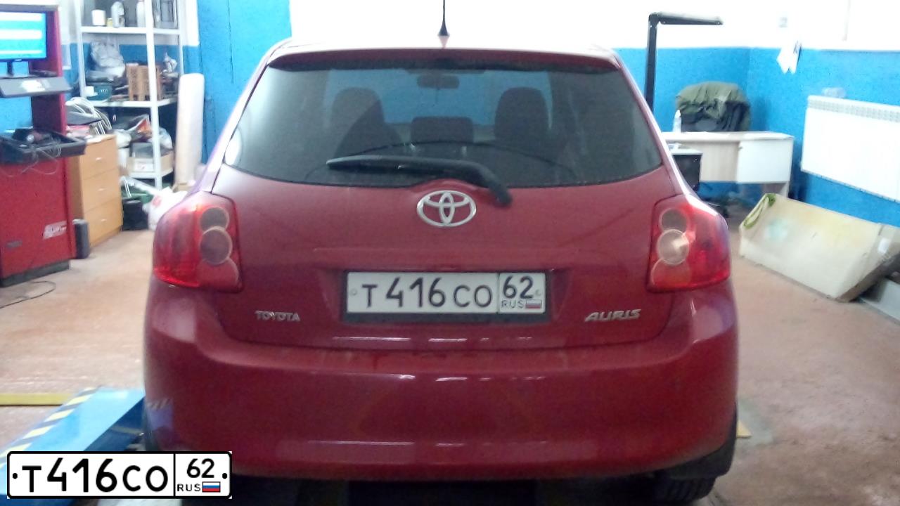 Фото автомобиля TOYOTA AURIS, 2009 — госномер Н272ВМ62. Цвет: Красный