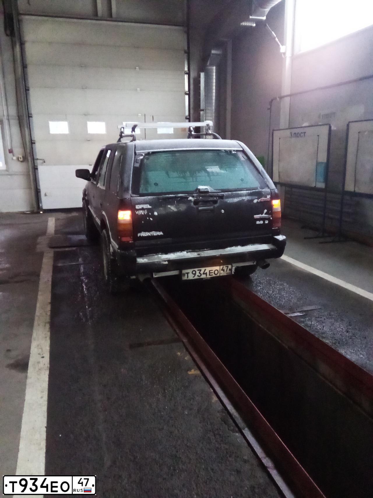 Фото автомобиля OPEL FRONTERA, 1992 — госномер М045РХ198. Цвет: ЧЕРНЫЙ