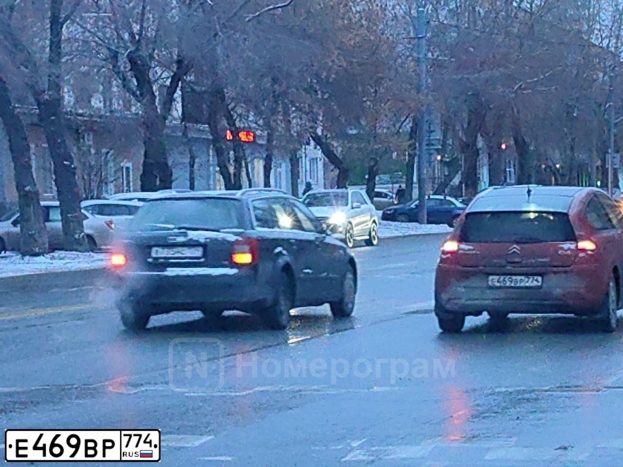 Фото автомобиля CITROEN C4, 2007 — госномер Е469ВР774. Цвет: Красный