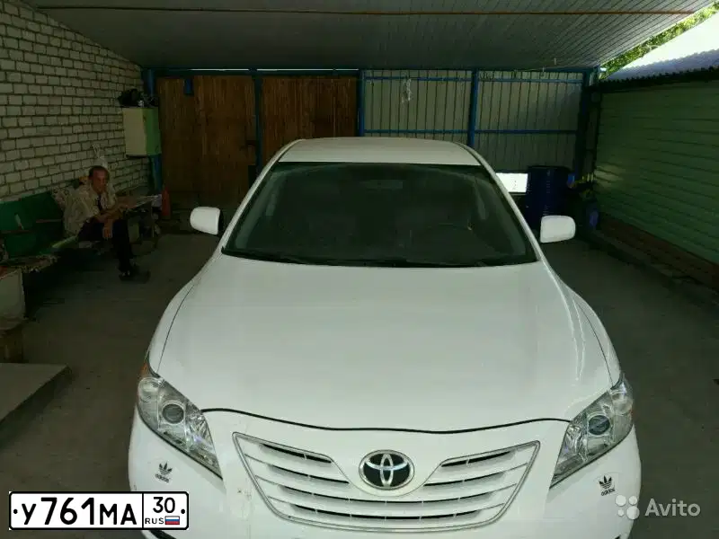 Фото автомобиля TOYOTA CAMRY, 2007 — госномер У377УУ87. Цвет: БЕЛЫЙ