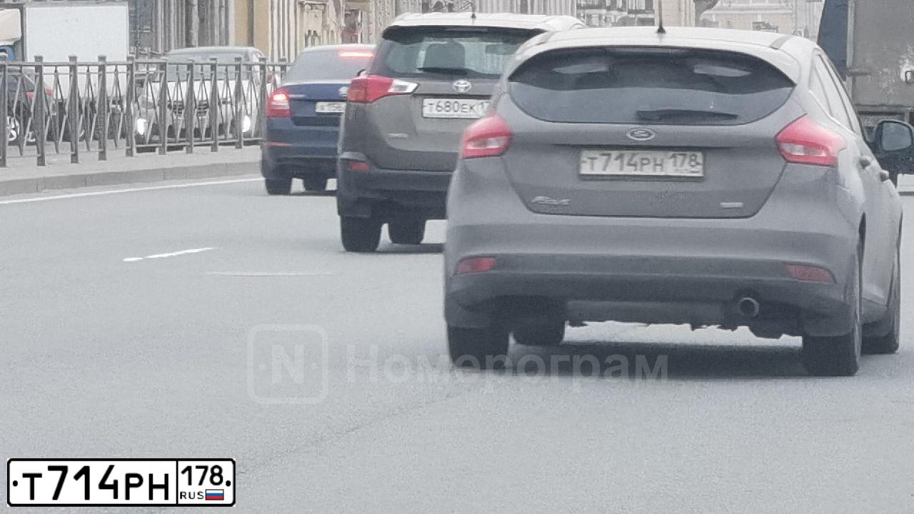 Фото автомобиля FORD D FOCUS, 2016 — госномер Т714РН178. Цвет: СЕРО-КОРИЧНЕВЫЙ