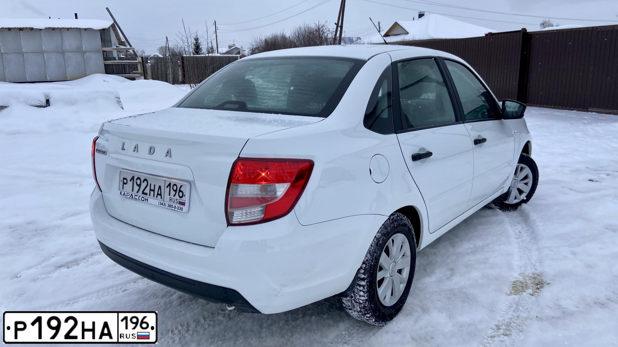 Фото автомобиля LADA GRANTA, 2021 — госномер Р192НА196. Цвет: Белый