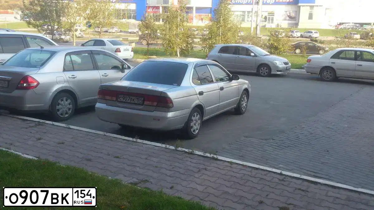 Фото автомобиля KIA RIO, 2012 — госномер Р333НЕ178. Цвет: голубой