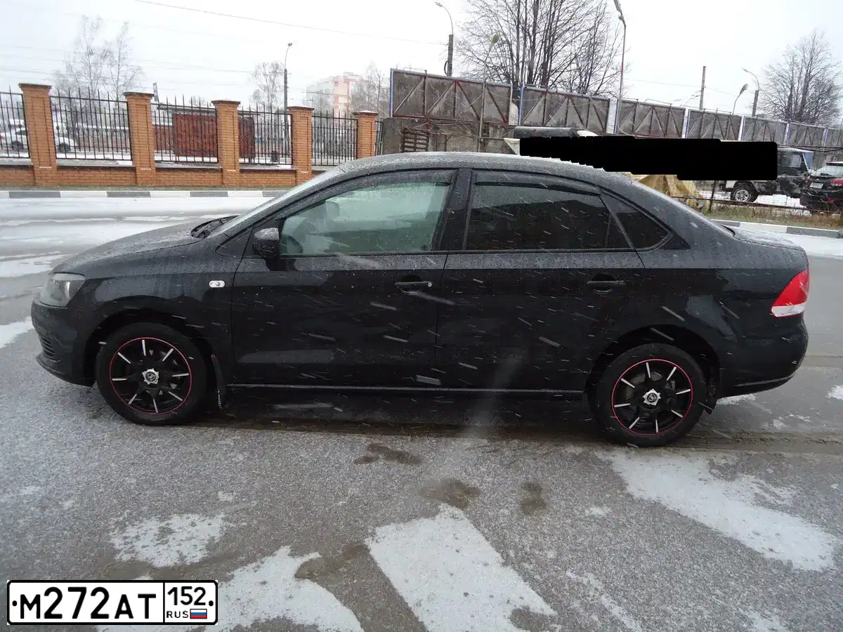 Фото автомобиля VOLKSWAGEN POLO, 2013 — госномер М272АТ152. Цвет: ЧЕРНЫЙ