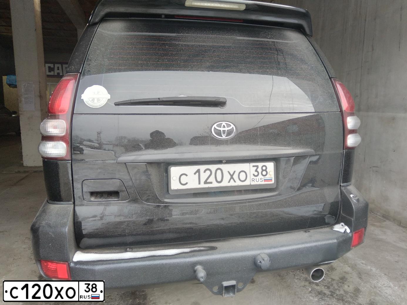 Фото автомобиля TOYOTA LANDCRUISER, 2006 — госномер С120ХО38. Цвет: ЧЕРНЫЙ