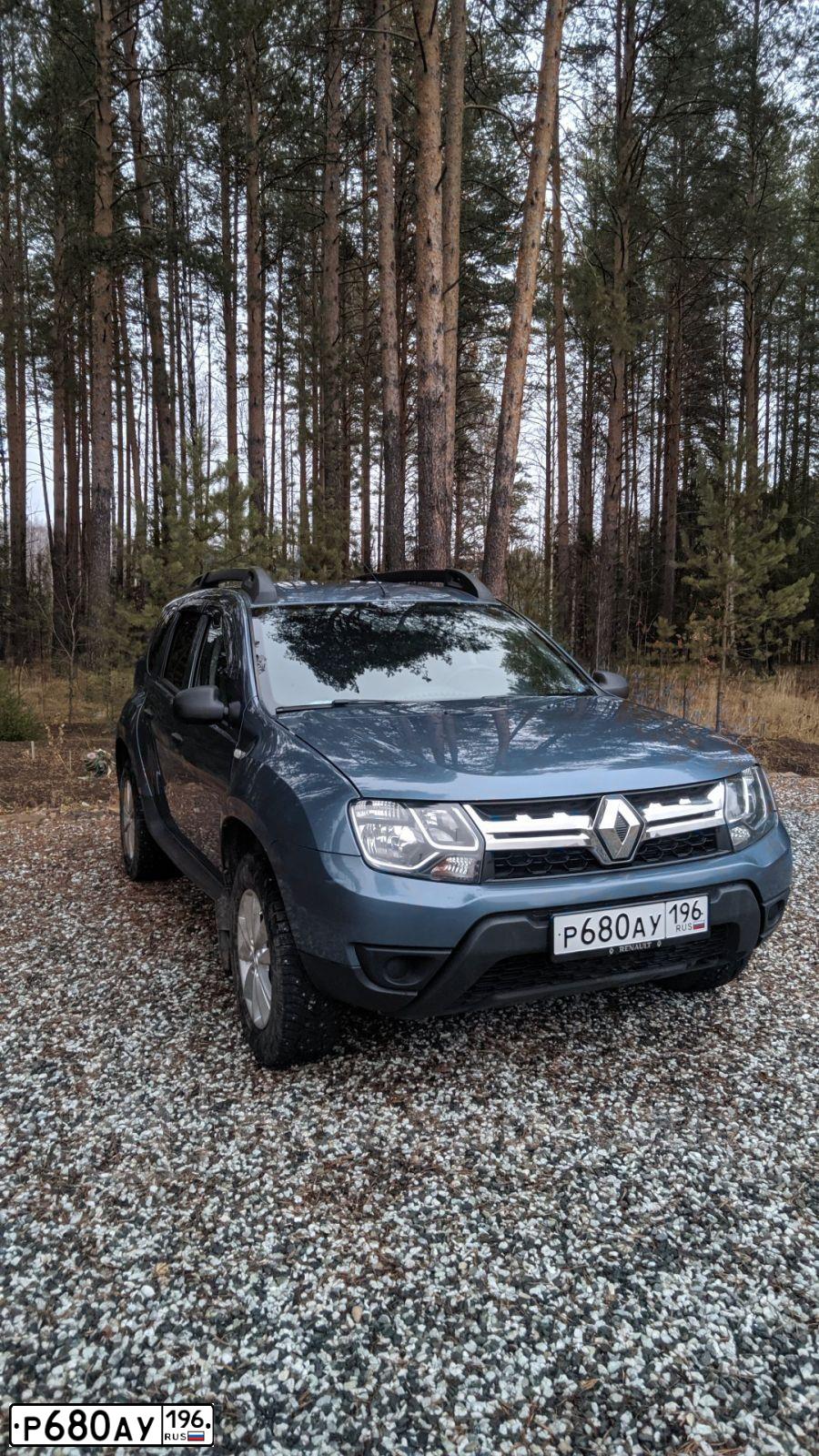 Фото автомобиля RENAULT DUSTER, 2017 — госномер Р680АУ196. Цвет: синий