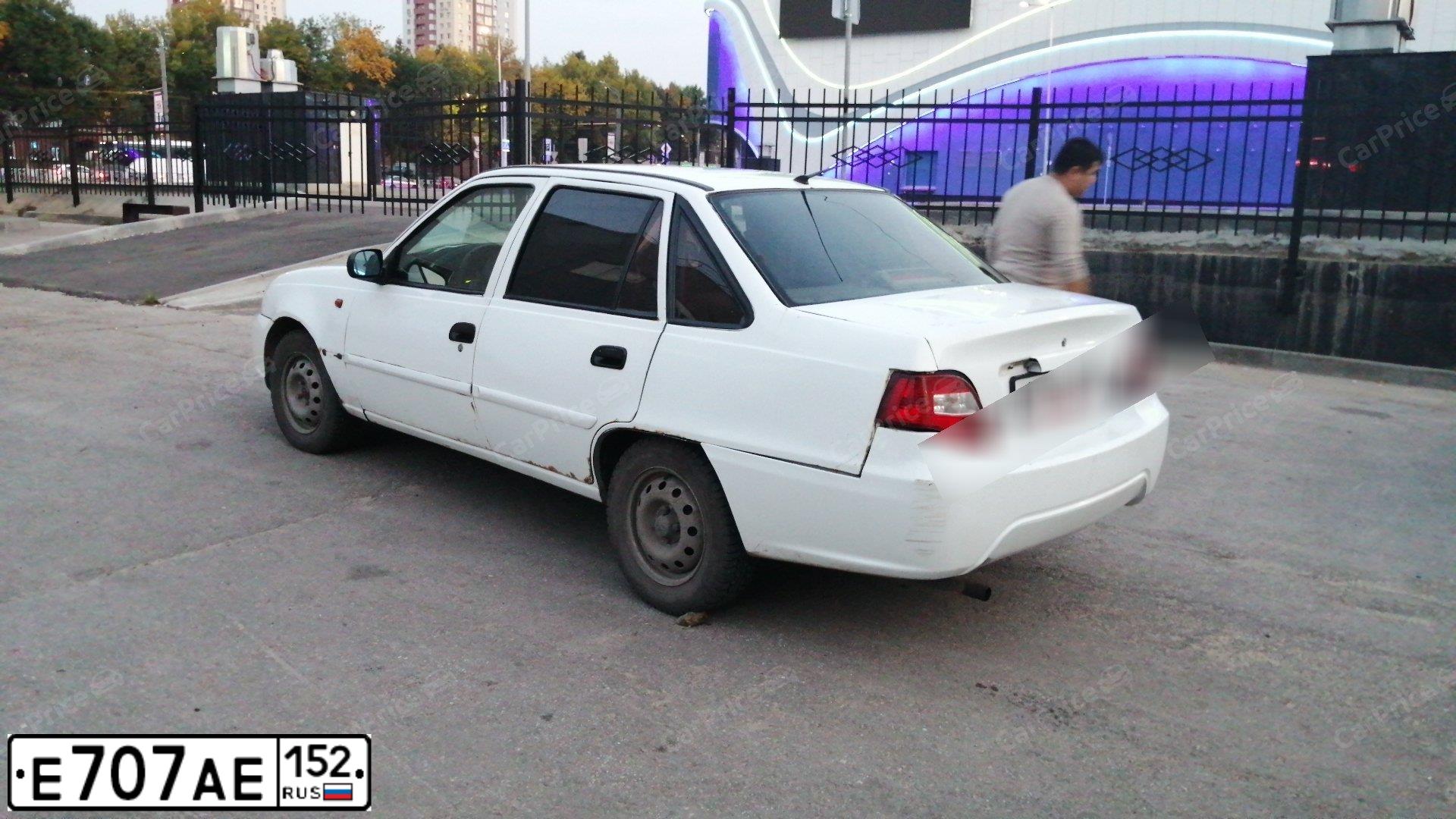 Фото автомобиля DAEWOO NEXIA, 2010 — госномер Е707АЕ152. Цвет: БЕЛЫЙ