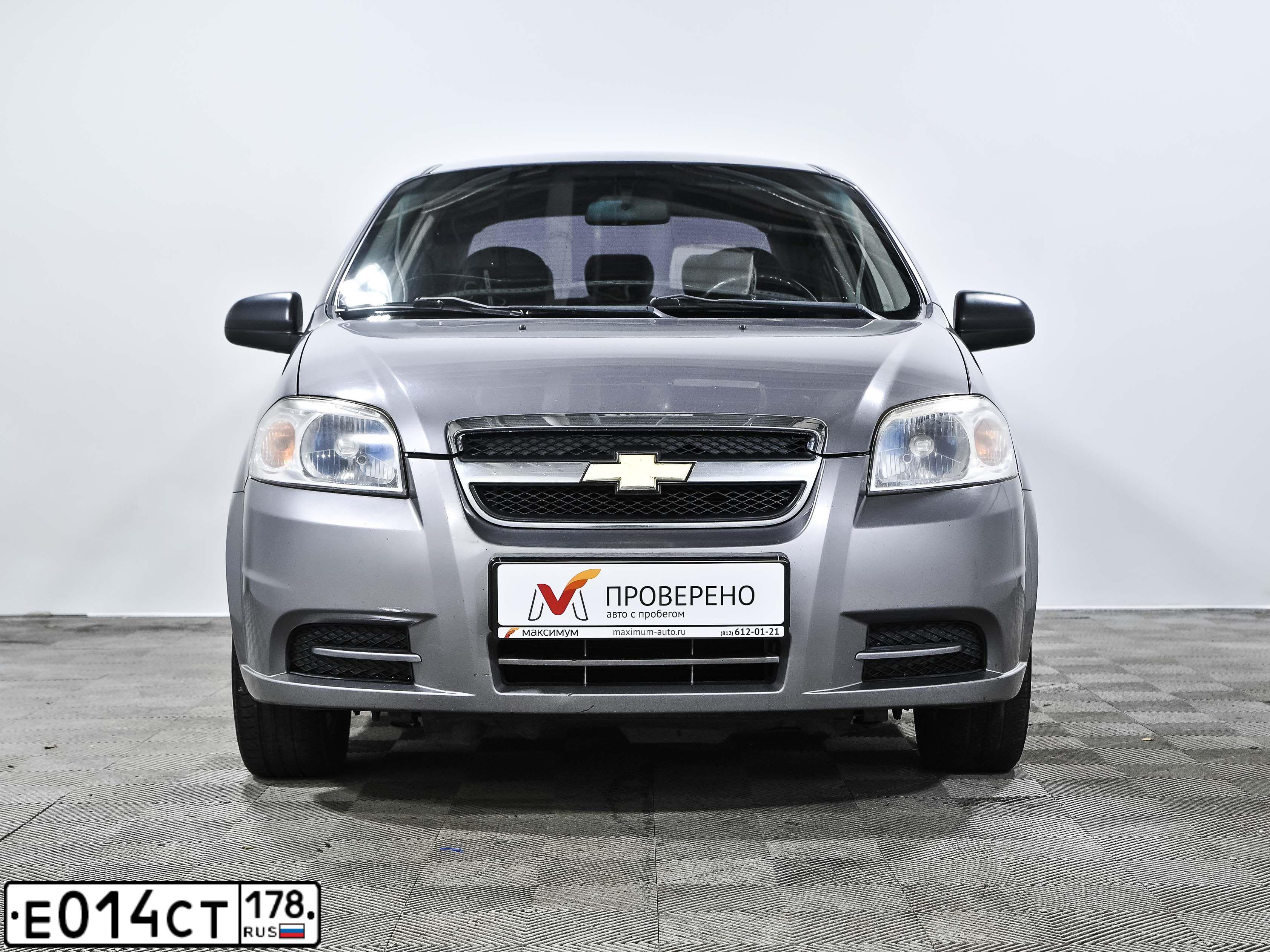 Фото автомобиля CHEVROLET AVEO, 2011 — госномер Е014СТ178. Цвет: Серый