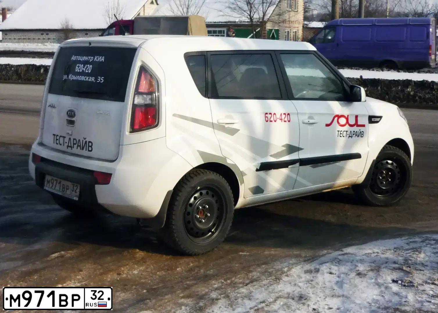 Фото автомобиля KIA SOUL, 2011 — госномер К007ХА32. Цвет: Белый