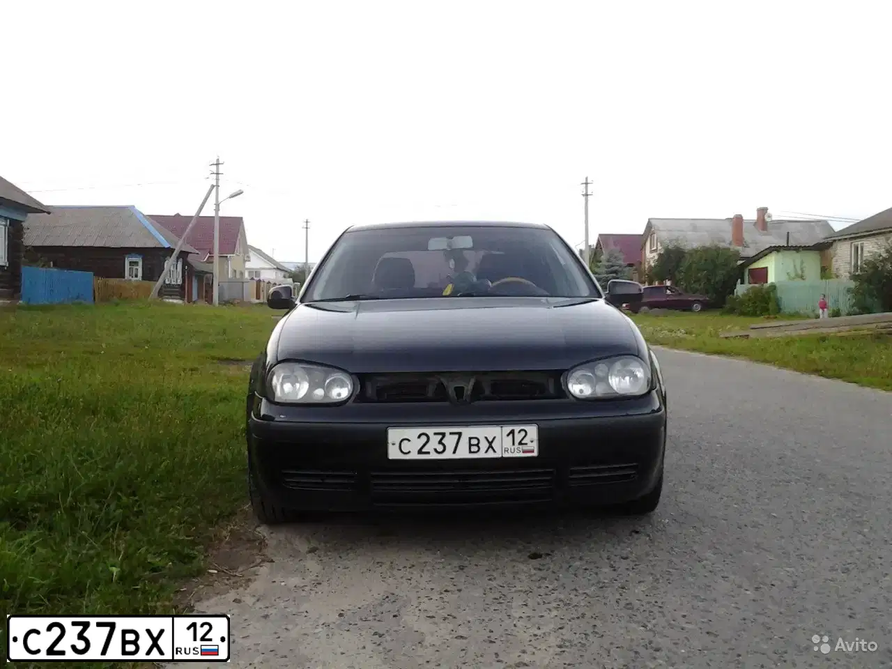 Фото автомобиля VOLKSWAGEN GOLF, 2002 — госномер С237ВХ12. Цвет: ЧЕРНЫЙ