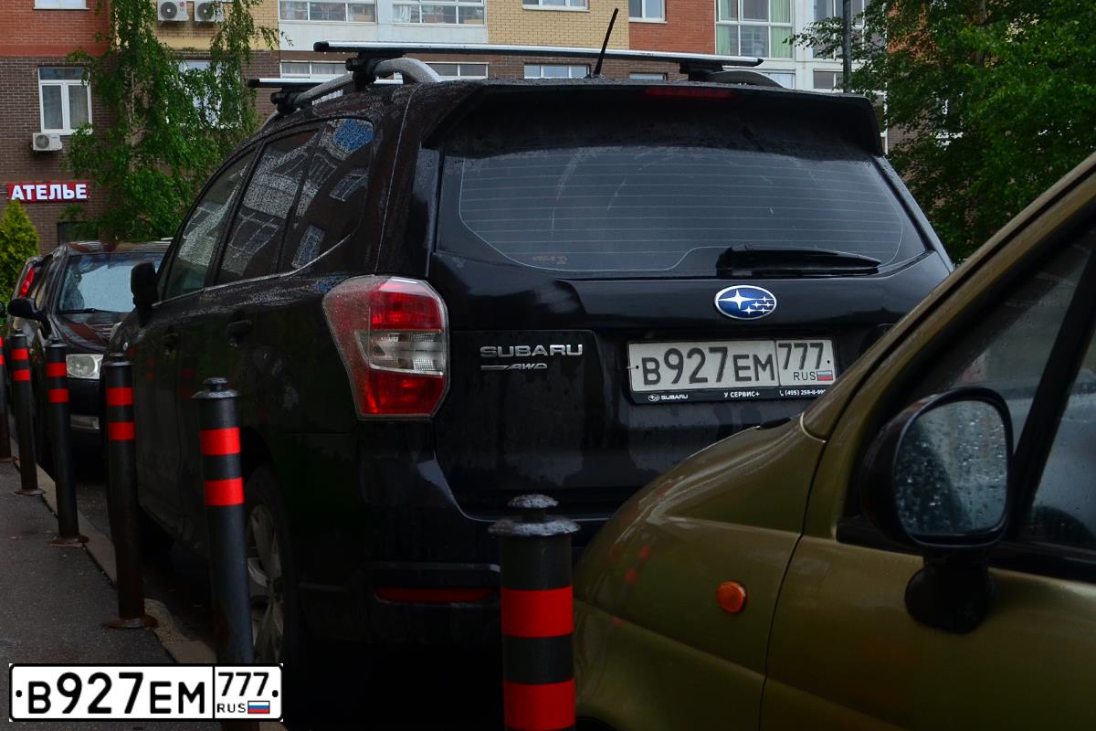 Фото автомобиля SUBARU FORESTER, 2014 — госномер В927ЕМ777. Цвет: ЧЕРНЫЙ