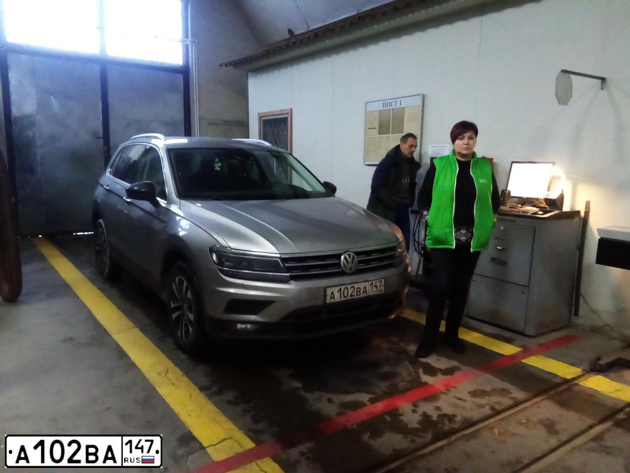 Фото автомобиля VOLKSWAGEN TIGUAN, 2019 — госномер А102ВА147. Цвет: СЕРЕБРИСТЫЙ