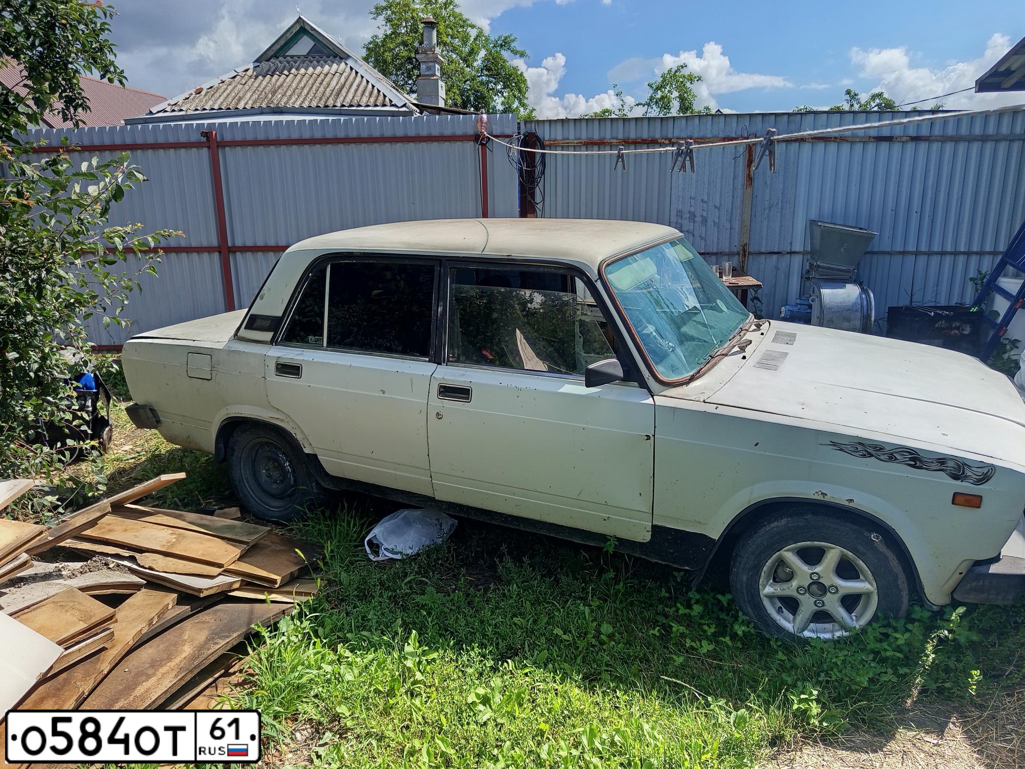 Фото автомобиля LADA 2107, 1997 — госномер Х413НУ193. Цвет: Белый