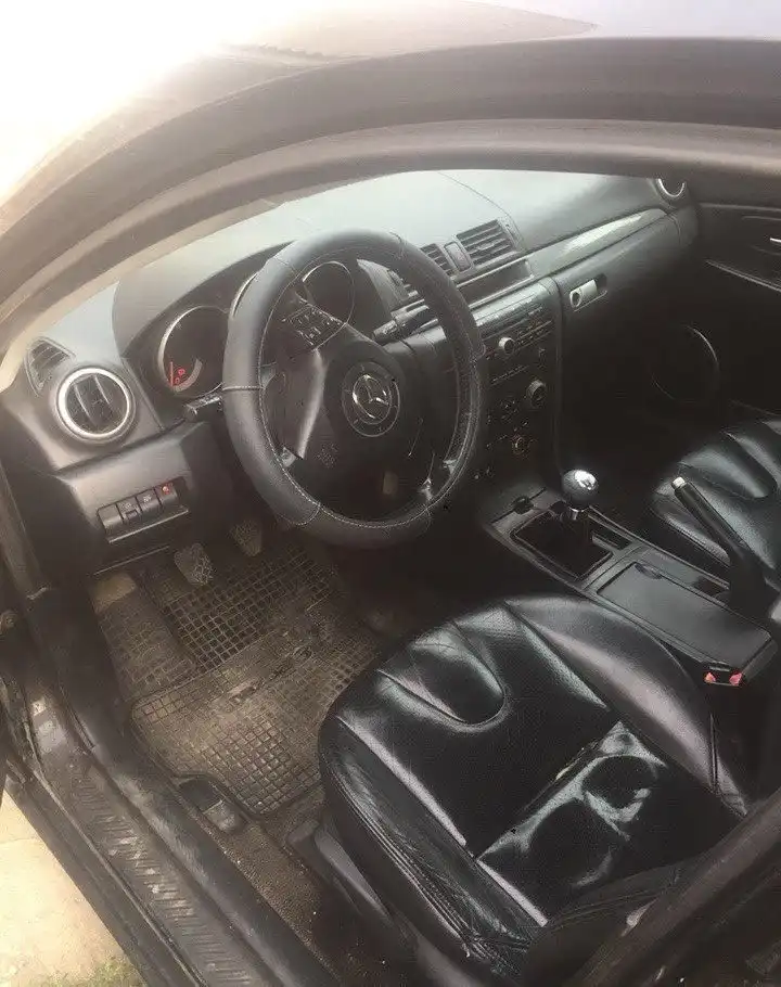 Фото автомобиля MAZDA 3, 2005 — госномер У748ВР550. Цвет: ЧЕРНЫЙ
