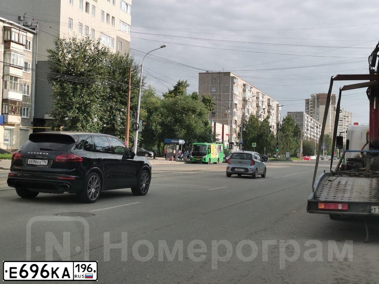 Фото автомобиля LADA 2170 PRIORA, 2016 — госномер Е662УС196. Цвет: БЕЛЫЙ