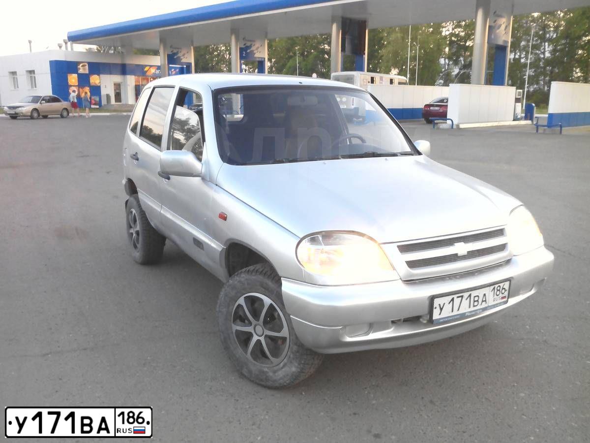 Фото автомобиля CHEVROLET NIVA, 2006 — госномер Т461ТК55. Цвет: Светло-Серебристый металлик