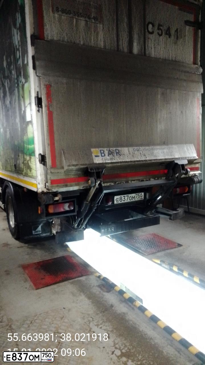 Фото автомобиля IVECO EUROCARGO, 2017 — госномер Р686ВН550. Цвет: Белый
