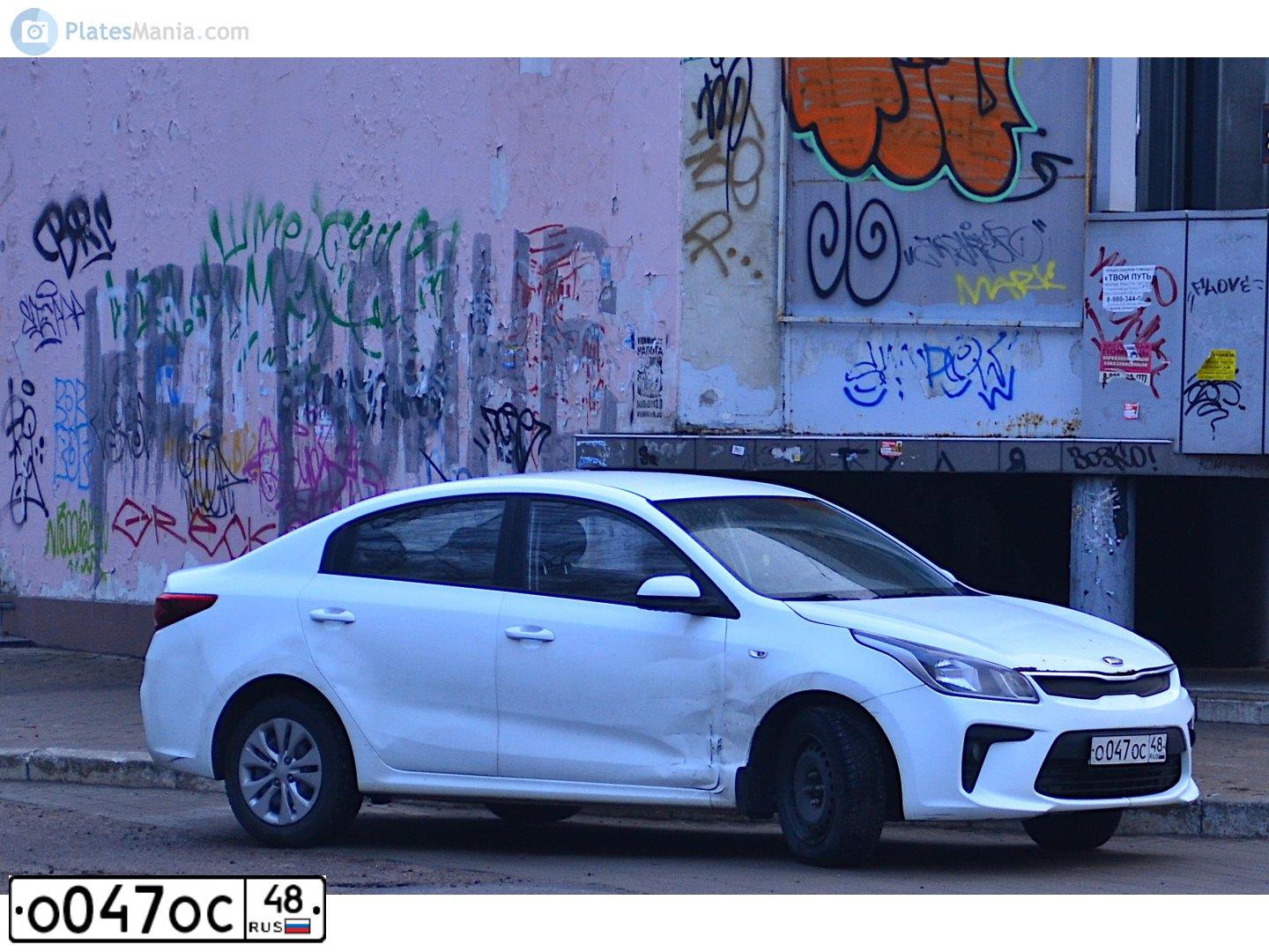 Фото автомобиля KIA RIO, 2019 — госномер О047ОС48. Цвет: Белый