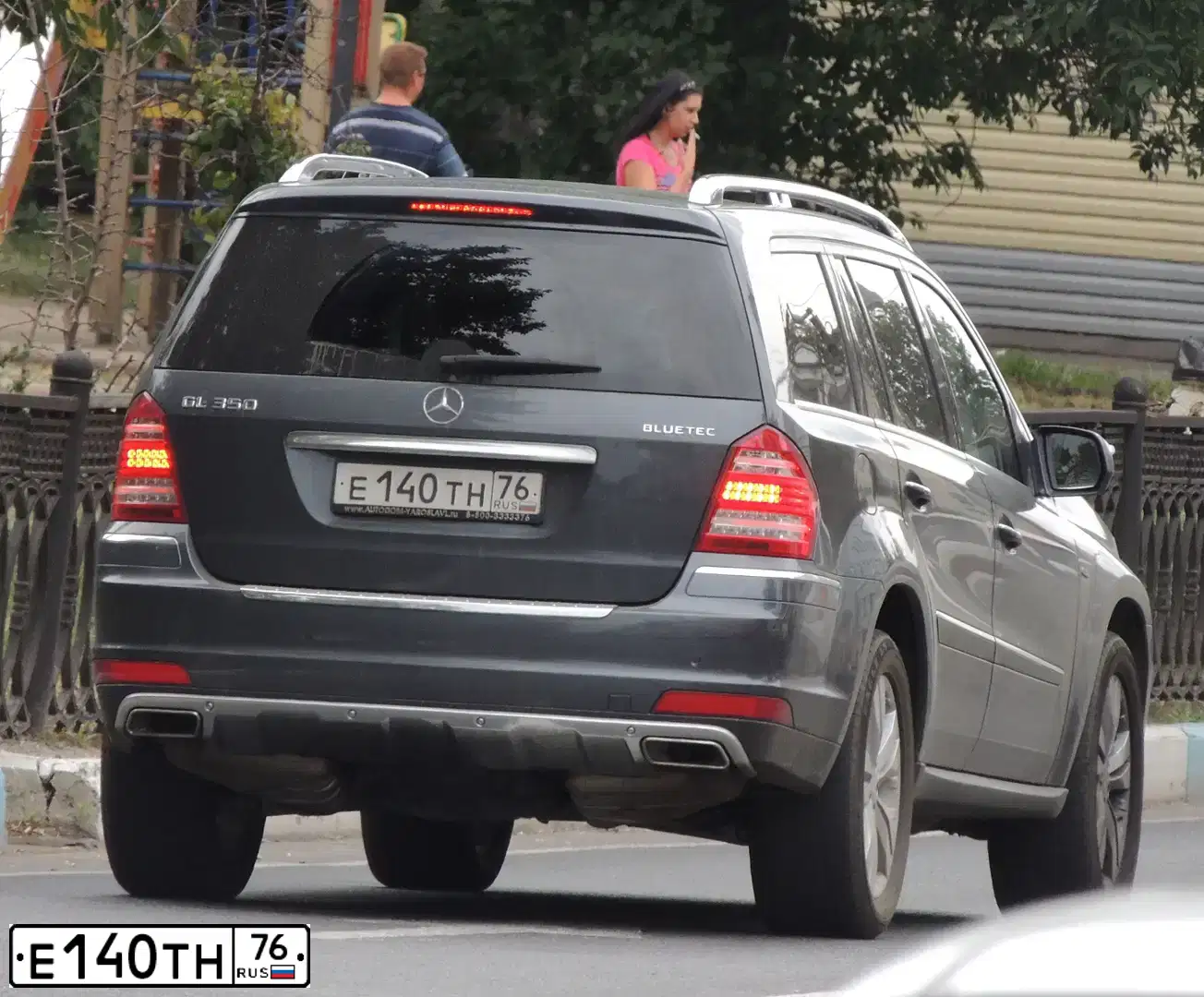 Фото автомобиля MERCEDES GL-KLASSE, 2009 — госномер Е140ТН76. Цвет: Серый