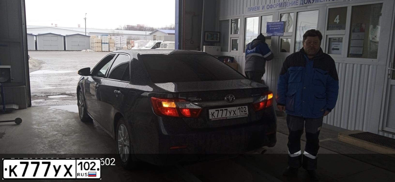 Фото автомобиля TOYOTA CAMRY, 2014 — госномер К777УХ102. Цвет: ЧЕРНЫЙ МЕТАЛЛИК
