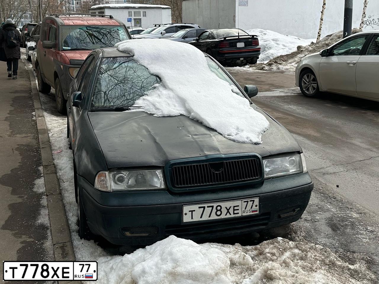 Фото автомобиля LADA 2112, 2007 — госномер Т778ХЕ77. Цвет: СЕРЕБРИСТО-ГОЛУБОЙ