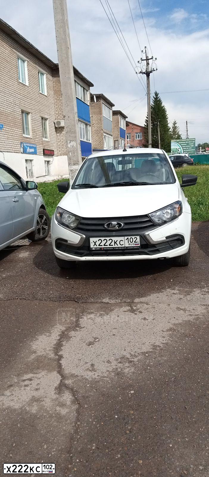 Фото автомобиля LADA 2190 GRANTA, 2018 — госномер Х222КС102. Цвет: БЕЛЫЙ