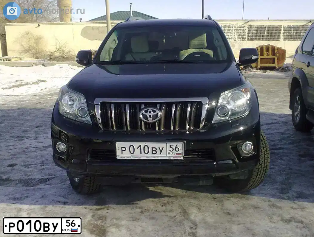 Фото автомобиля TOYOTA LANDCRUISER, 2011 — госномер Р010ВУ56. Цвет: ЧЕРНЫЙ