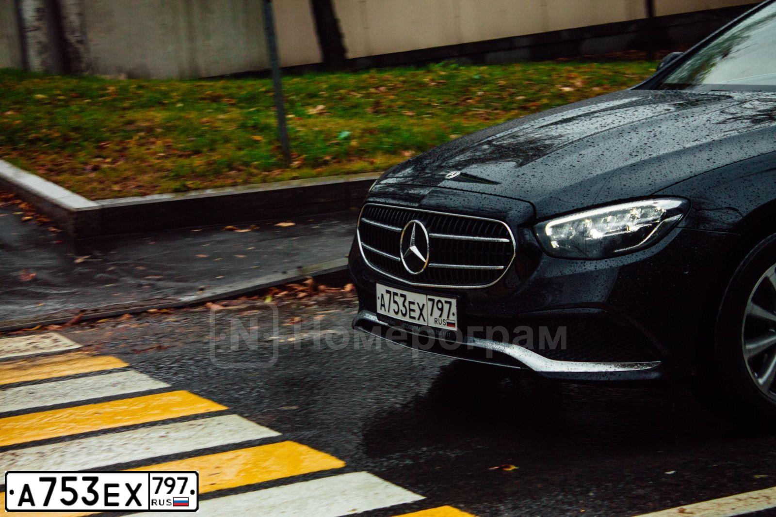 Фото автомобиля MERCEDES-BENZ E200, 2021 — госномер Р678ОЕ32