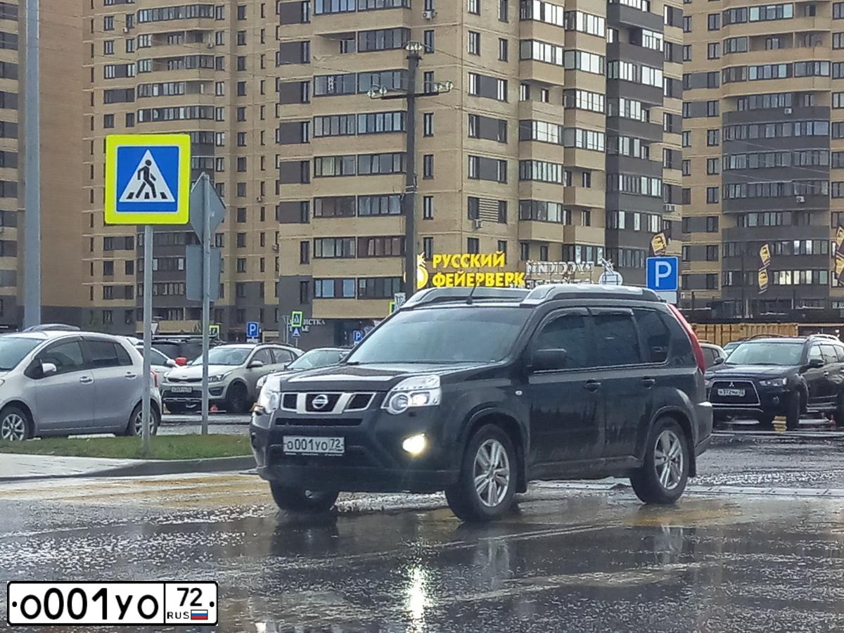 Фото автомобиля NISSAN X-TRAIL, 2013 — госномер О001УО72. Цвет: ЧЕРНЫЙ