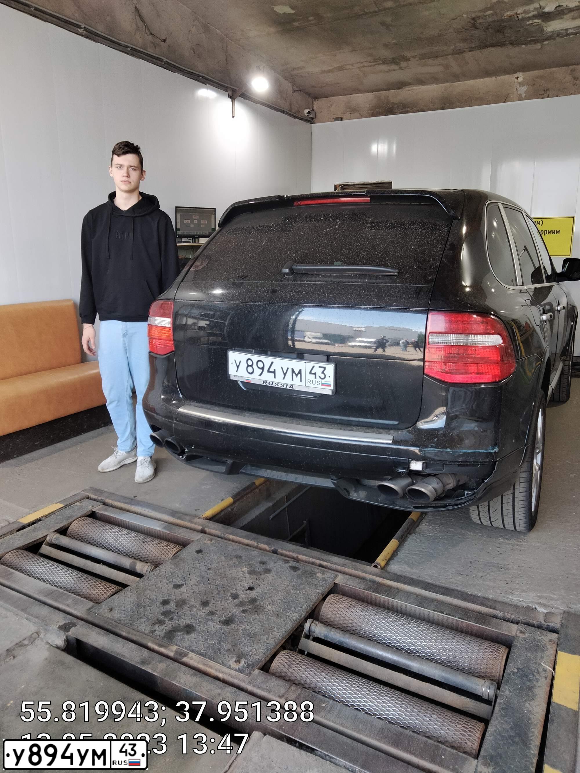 Фото автомобиля PORSCHE CAYENNE, 2007 — госномер Е735НО164. Цвет: ЧЕРНЫЙ