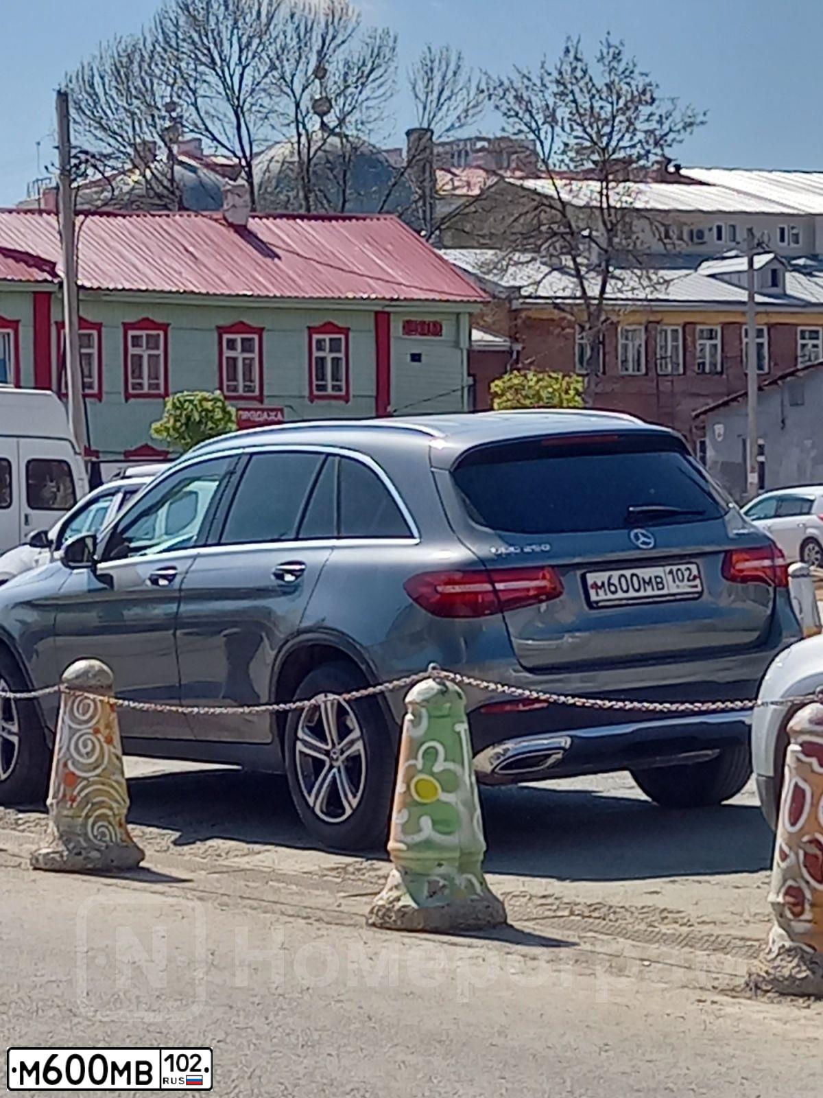 Фото автомобиля LEXUS GX, 2010 — госномер М600МВ102. Цвет: ЧЕРНЫЙ