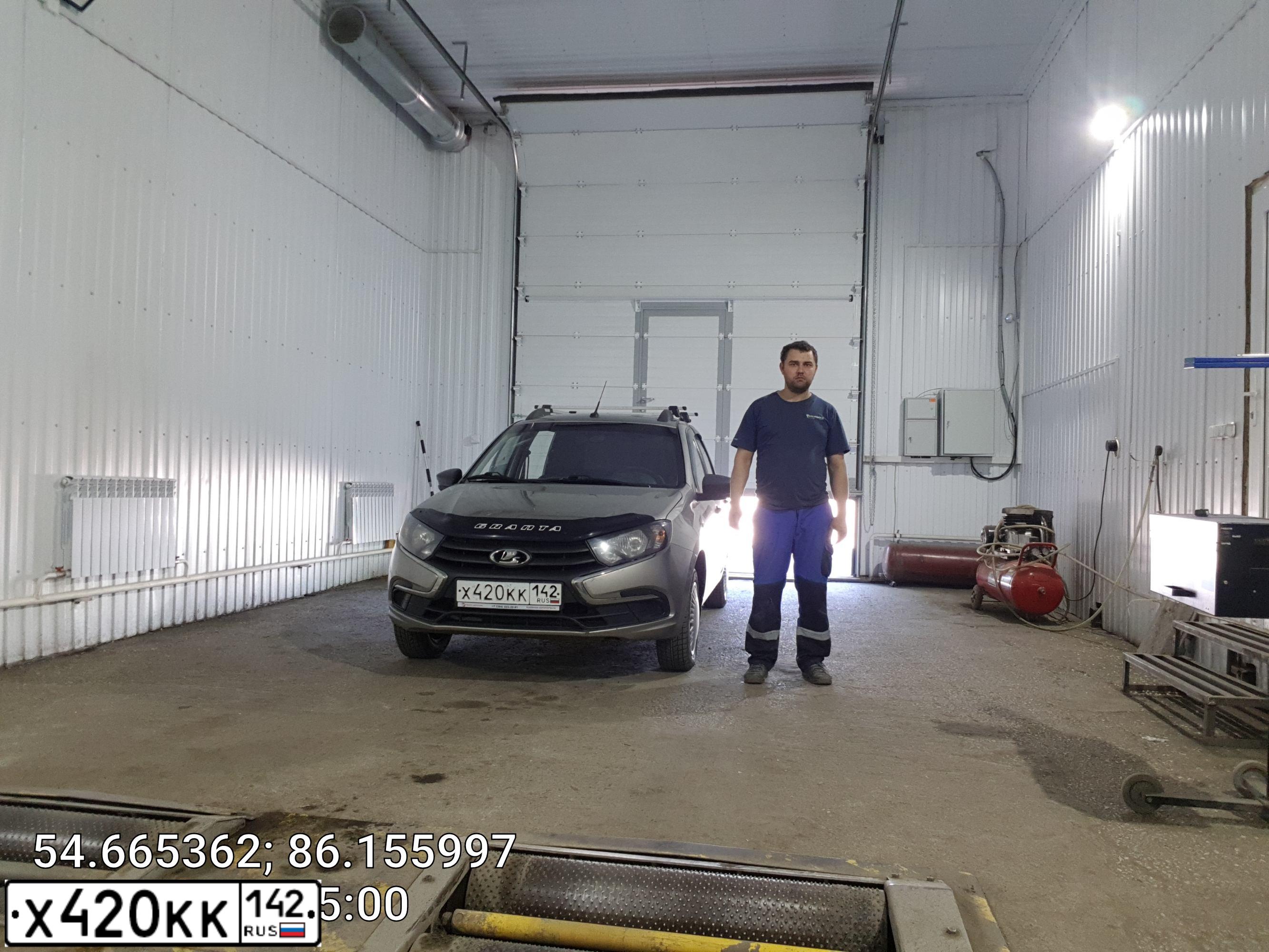 Фото автомобиля LADA GRANTA, 2018 — госномер У889ОО142. Цвет: СЕРЕБРИСТО-СЕРЫЙ