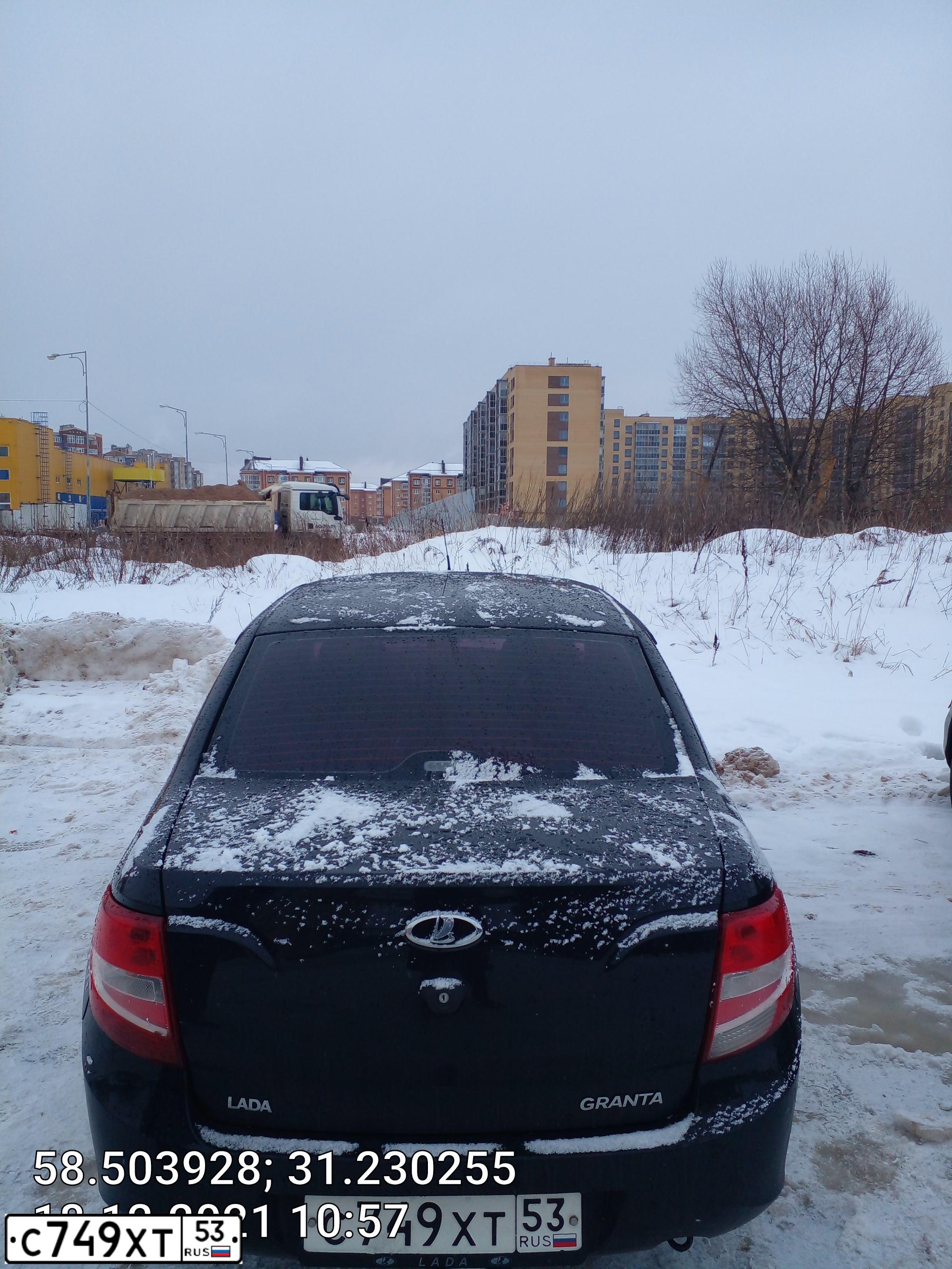 Фото автомобиля LADA 2190 GRANTA, 2013 — госномер С749ХТ53. Цвет: ЧЕРНЫЙ