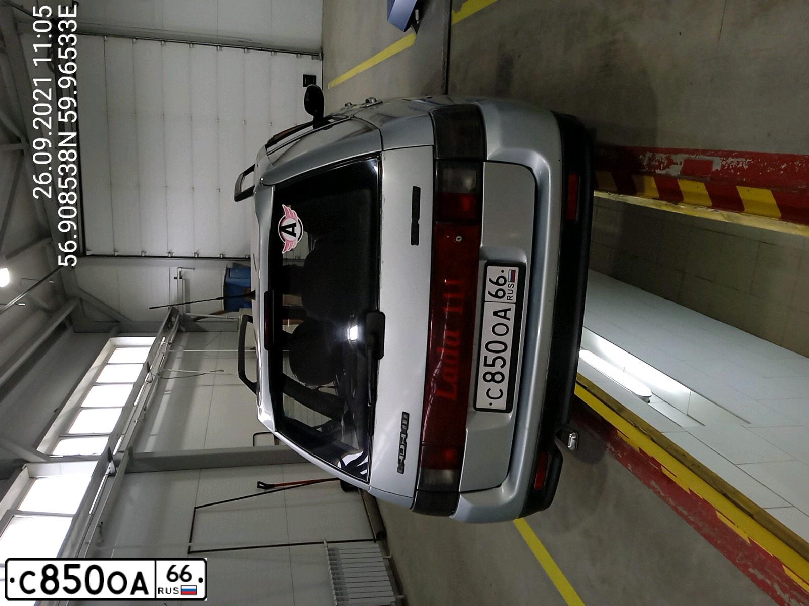 Фото автомобиля LADA 2111 LADA, 2001 — госномер С850ОА66. Цвет: серебристо-голубой