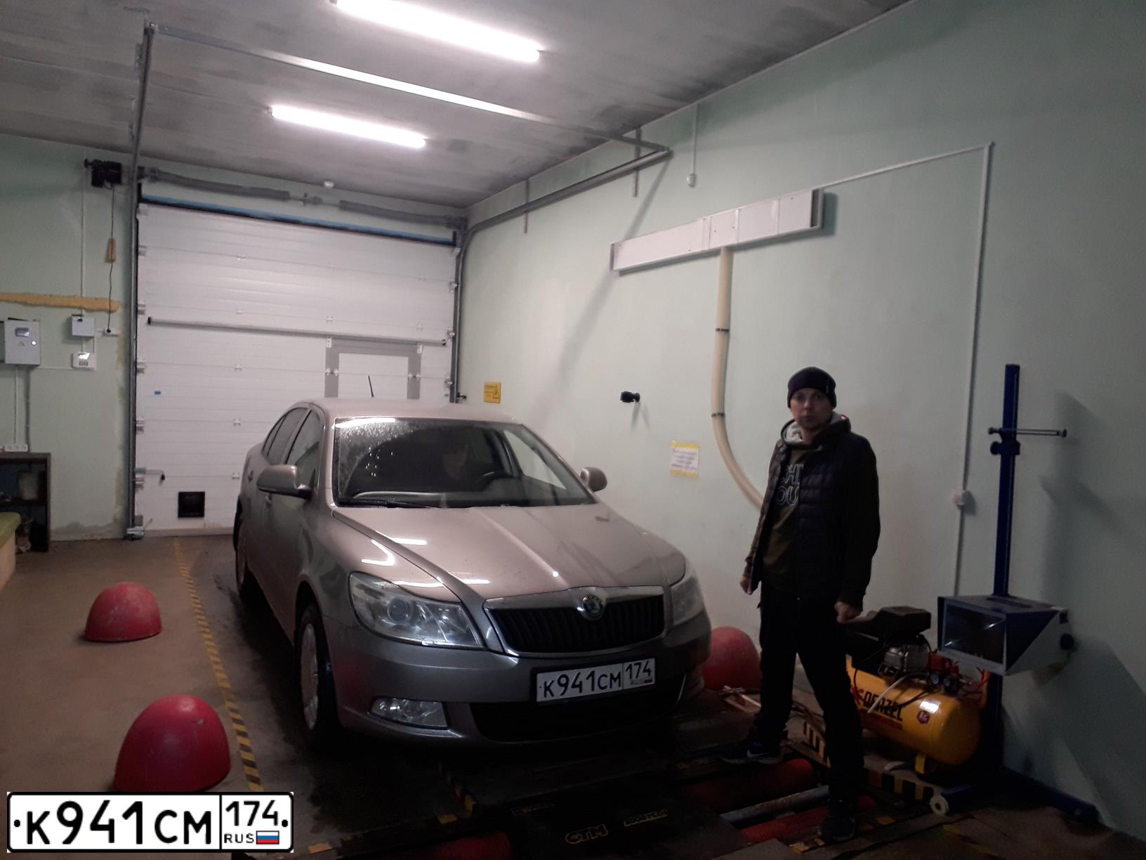 Фото автомобиля SKODA OCTAVIA, 2013 — госномер К941СМ174. Цвет: БЕЖЕВЫЙ
