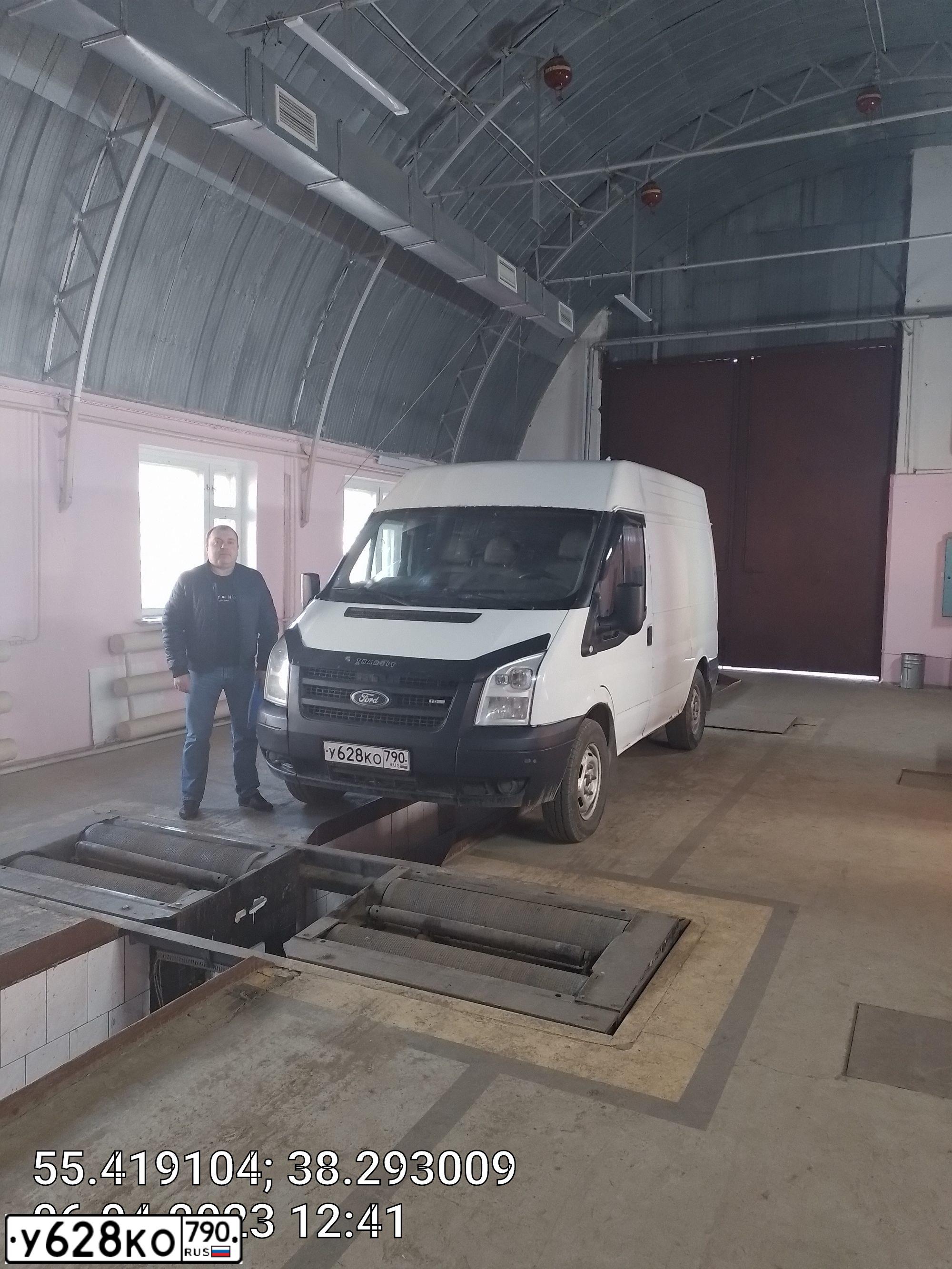 Фото автомобиля FORD TRANSIT, 2008 — госномер У628КО790. Цвет: Белый