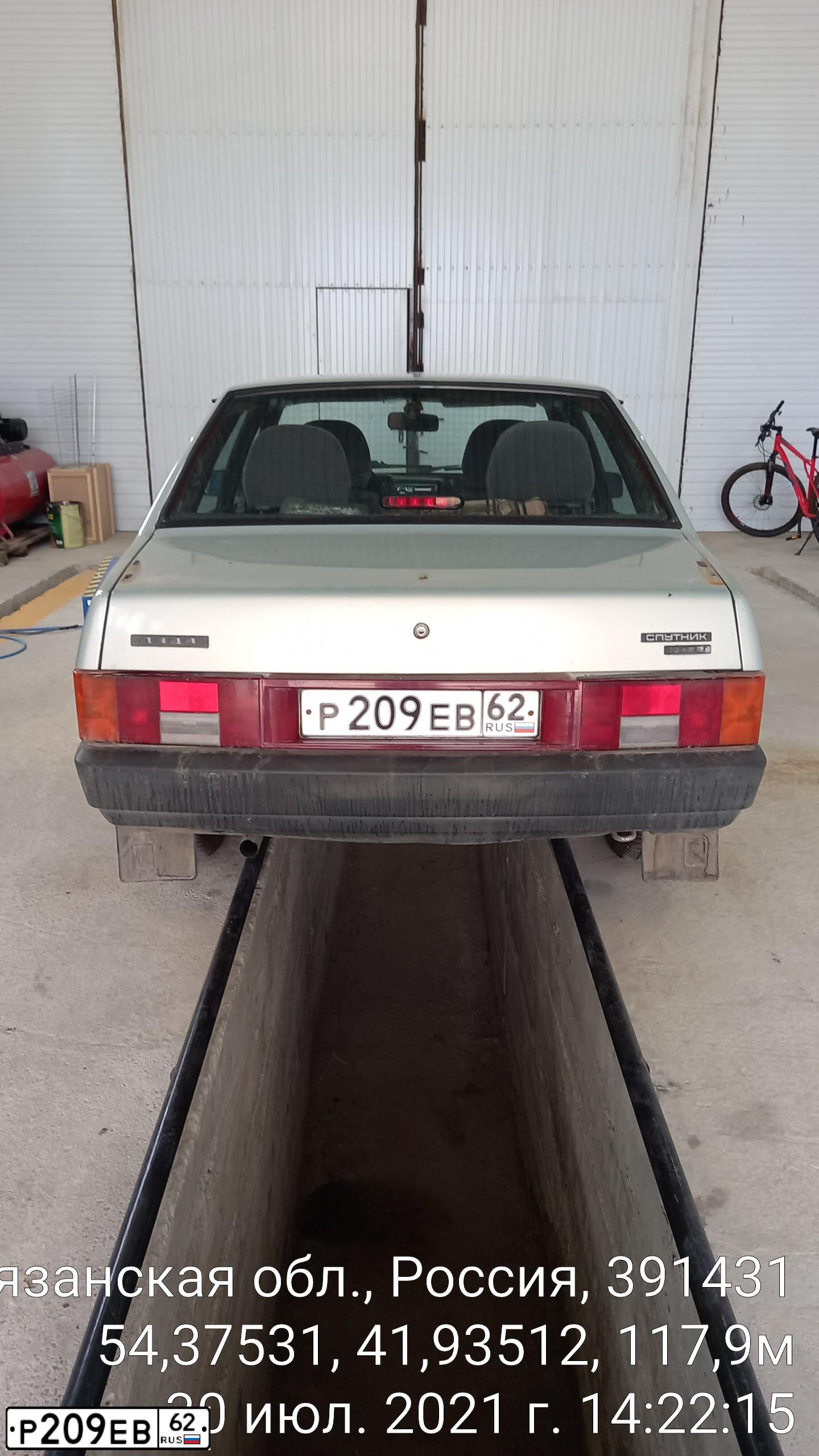 Фото автомобиля LADA 2109 SAMARA, 2002 — госномер Р209ЕВ62. Цвет: СЕРЕБ. ЖЕЛТО-ЗЕЛЕНЫЙ