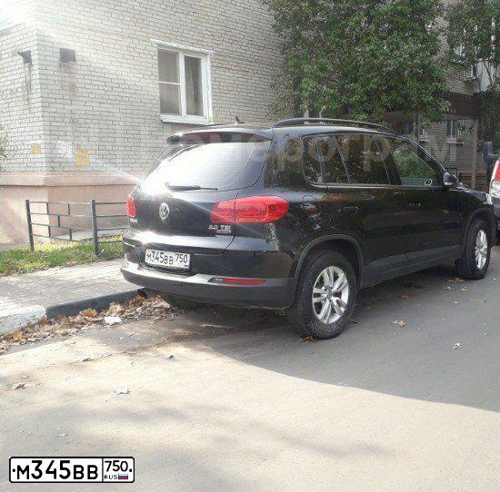 Фото автомобиля BMW SERIE 3, 2011 — госномер М982ОВ197. Цвет: КРАСНЫЙ ТЕМНЫЙ