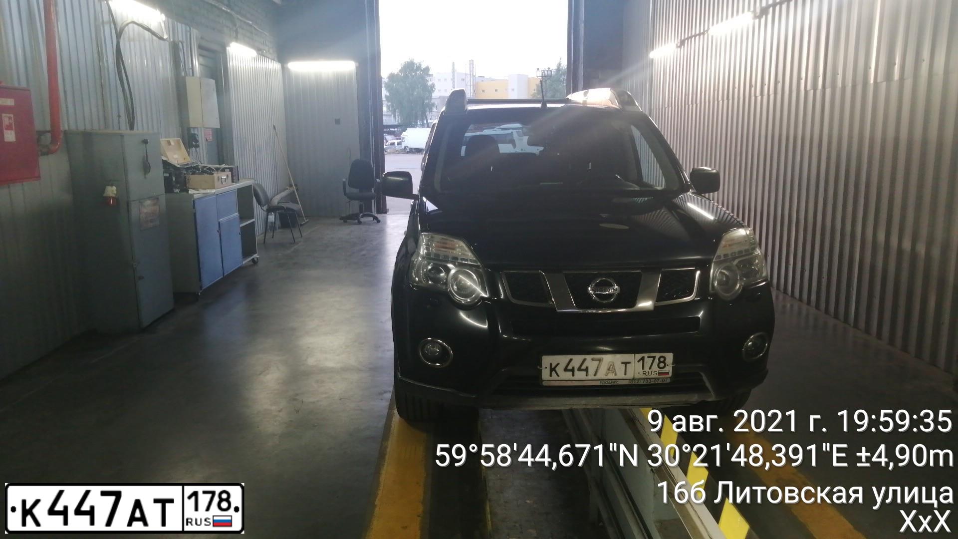 Фото автомобиля NISSAN X-TRAIL, 2011 — госномер К447АТ178. Цвет: ЧЕРНЫЙ